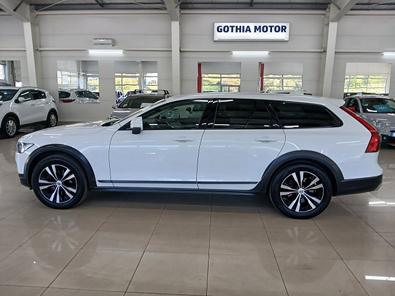 Volvo V90 Cross Country 9 of 30