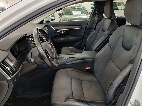 Volvo V90 Cross Country 13 of 30