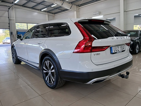 Volvo V90 Cross Country 8 of 30