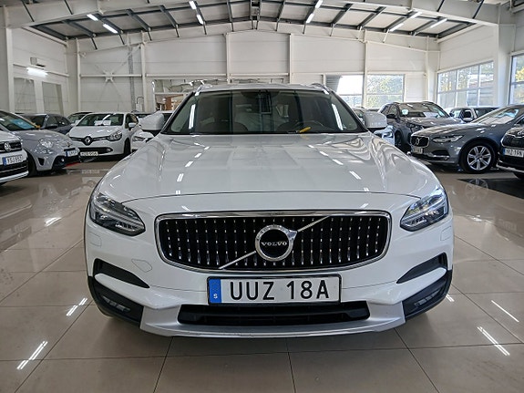 Volvo V90 Cross Country 2 of 30
