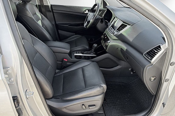 Hyundai Tucson 8 of 12
