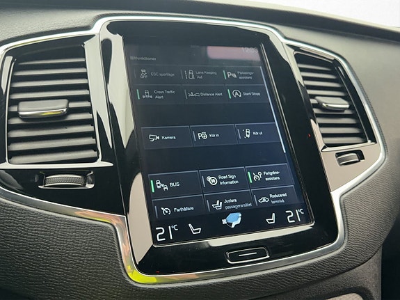 Volvo XC90 26 of 30