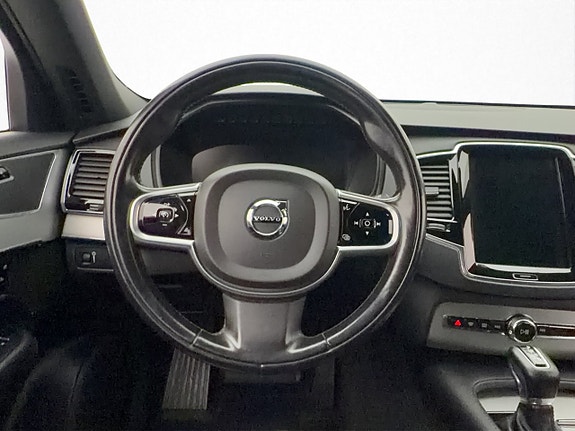 Volvo XC90 18 of 30