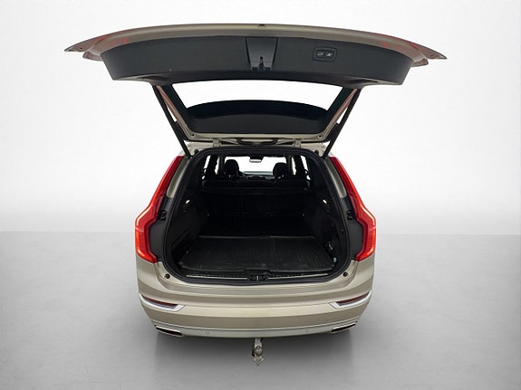 Volvo XC90 9 of 30