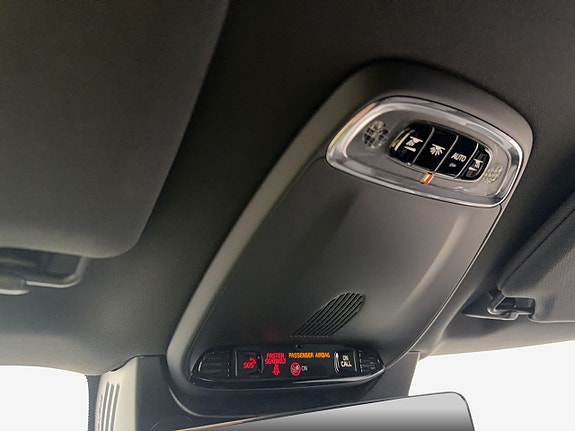 Volvo XC90 30 of 30