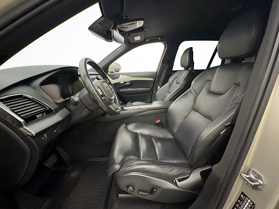 Volvo XC90 16 of 30