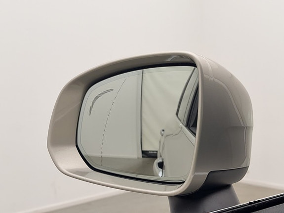 Volvo XC90 13 of 30