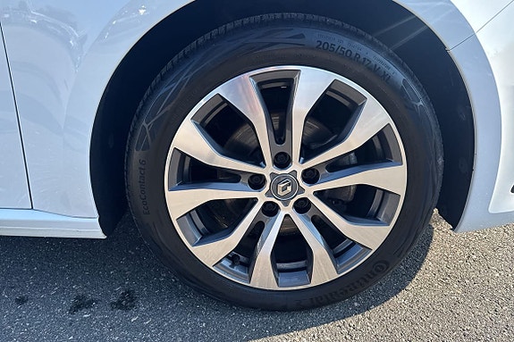 Renault Megane 12 of 17