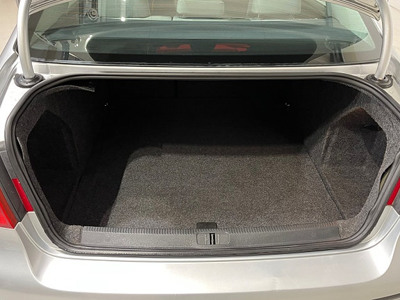 Volkswagen Passat 11 of 17