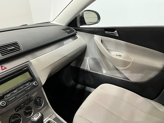Volkswagen Passat 15 of 17
