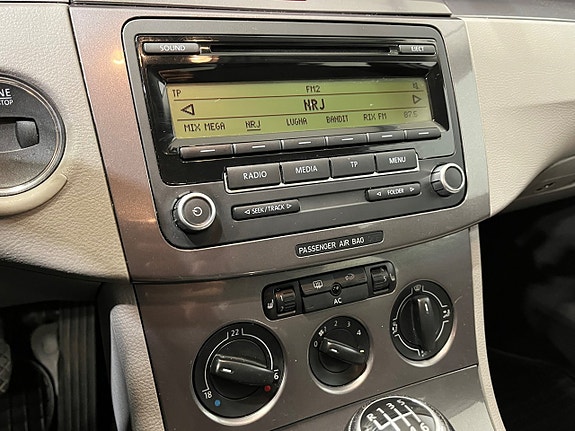 Volkswagen Passat 16 of 17