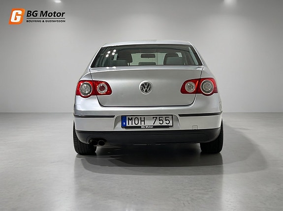 Volkswagen Passat 6 of 17