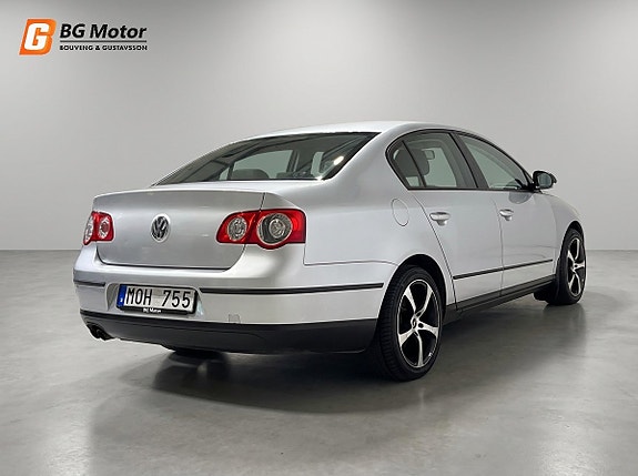 Volkswagen Passat 3 of 17