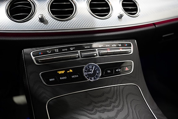 Mercedes-Benz E200 15 of 23