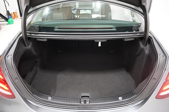 Mercedes-Benz E200 22 of 23