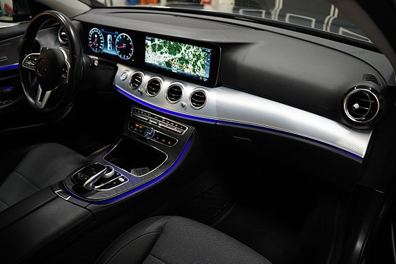 Mercedes-Benz E200 11 of 23