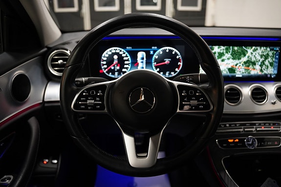 Mercedes-Benz E200 13 of 23