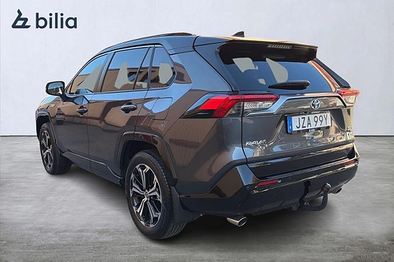 Toyota RAV4 2 of 21