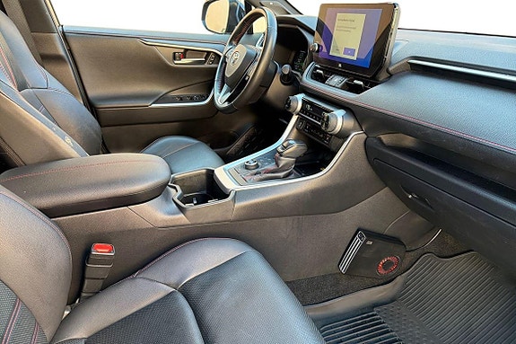 Toyota RAV4 9 of 21