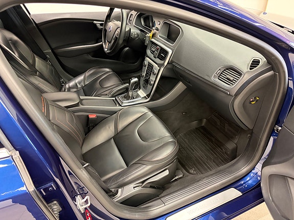 Volvo V40 18 of 20