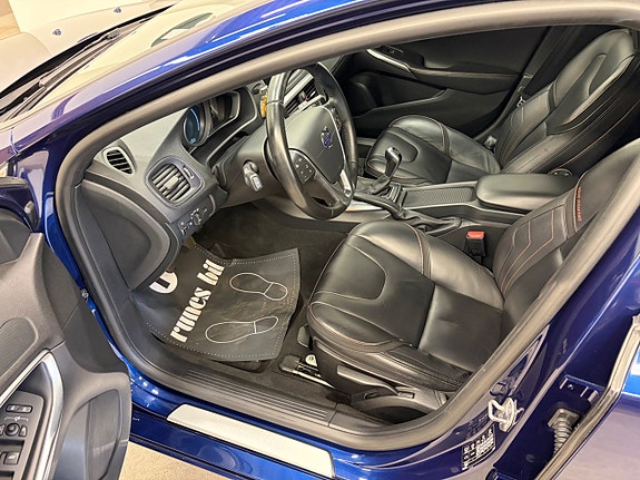 Volvo V40 7 of 20