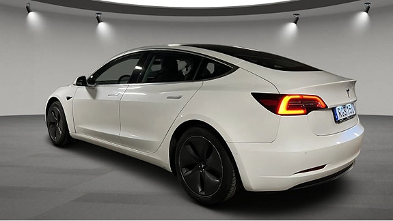Tesla Model 3 4 of 8