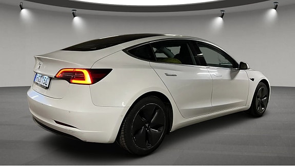 Tesla Model 3 3 of 8