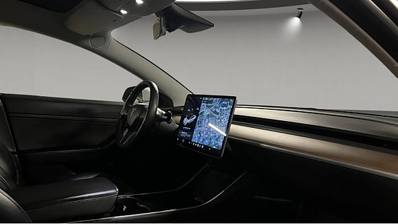 Tesla Model 3 7 of 8