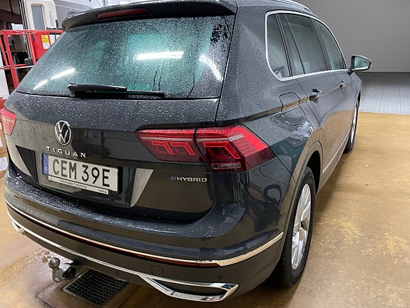 Volkswagen Tiguan 3 of 5