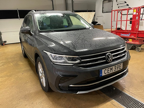 Volkswagen Tiguan 2 of 5