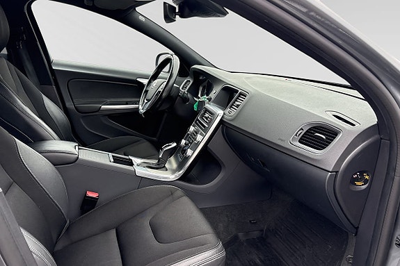 Volvo V60 10 of 23