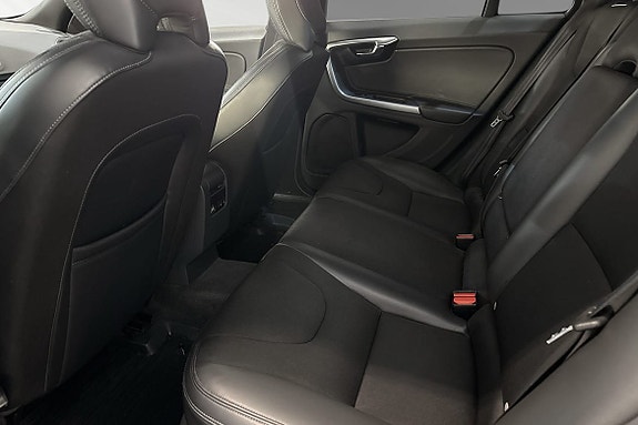 Volvo V60 8 of 23
