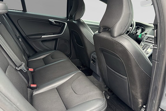 Volvo V60 11 of 23