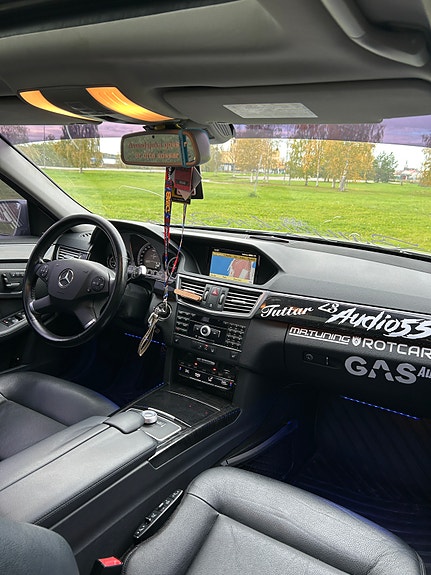 Mercedes-Benz E350 4 of 10