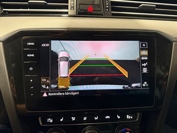 Volkswagen Passat 21 of 28