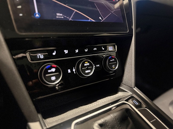 Volkswagen Passat 11 of 28