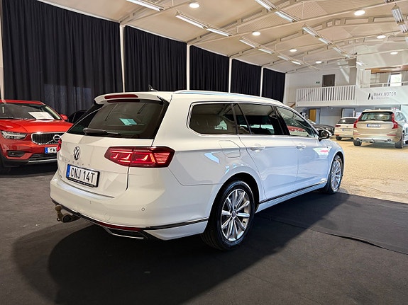 Volkswagen Passat 15 of 28
