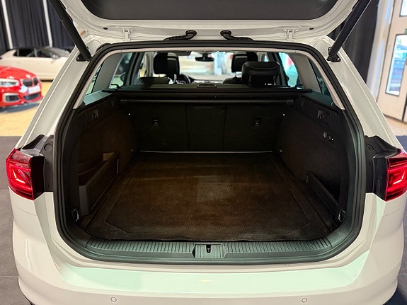 Volkswagen Passat 14 of 28