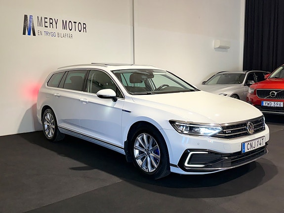 Volkswagen Passat 2 of 28