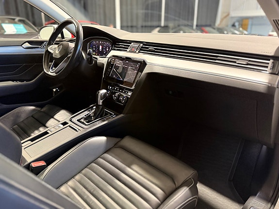 Volkswagen Passat 18 of 28