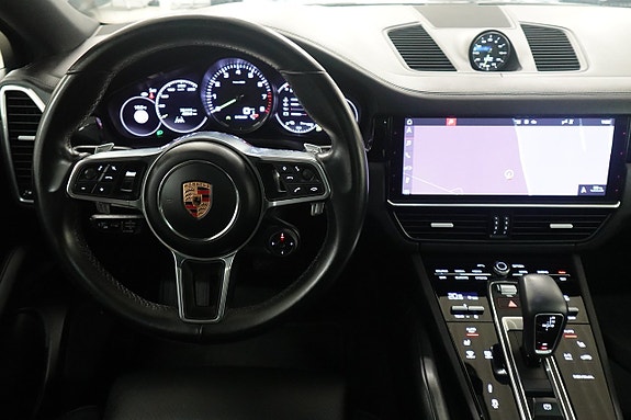 Porsche Cayenne 7 of 27