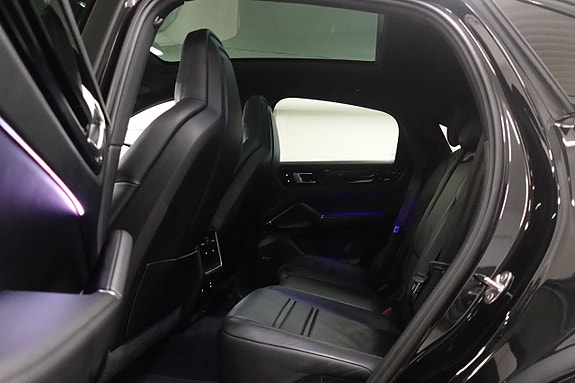 Porsche Cayenne 5 of 27