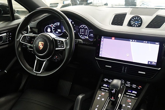 Porsche Cayenne 8 of 27