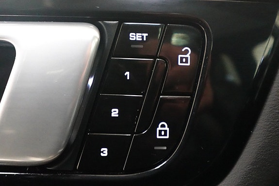 Porsche Cayenne 19 of 27