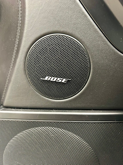 Porsche Cayenne Turbo S 9 of 17