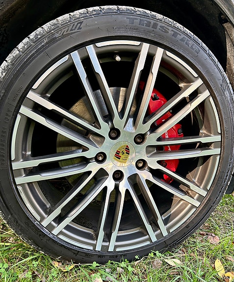Porsche Cayenne Turbo S 6 of 17