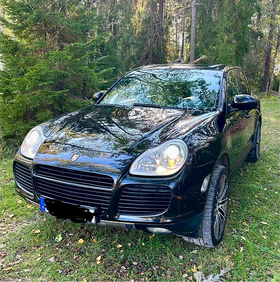 Porsche Cayenne Turbo S 2 of 17