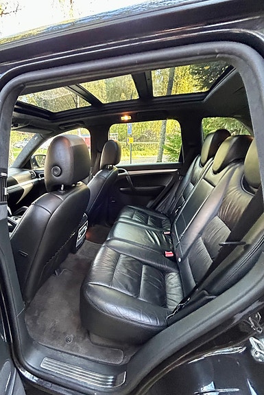 Porsche Cayenne Turbo S 13 of 17