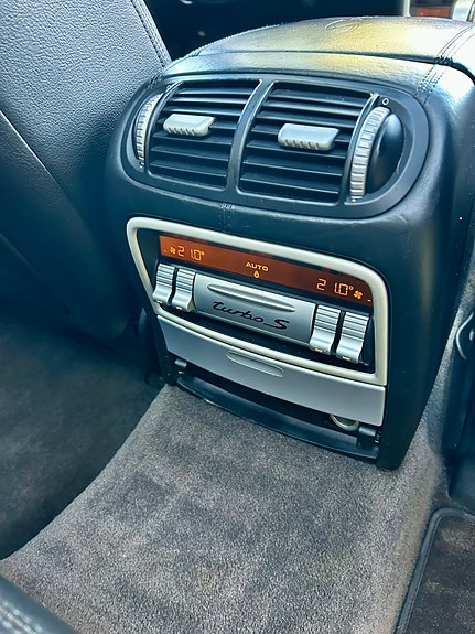 Porsche Cayenne Turbo S 14 of 17
