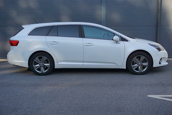Toyota Avensis 4 of 27